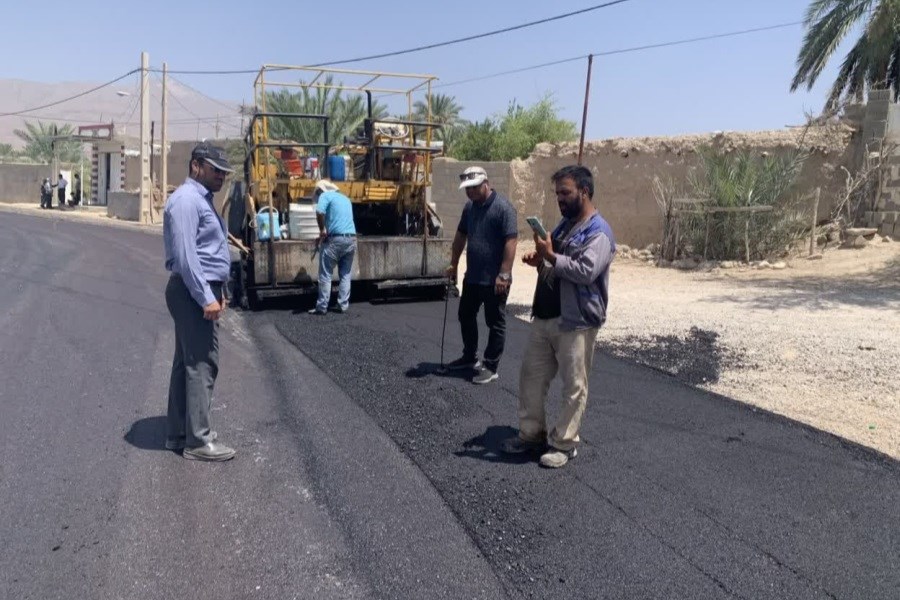تصویر 5 هزار متر مربع بهسازی معابر روستای نصیر آباد داراب اجرا شد