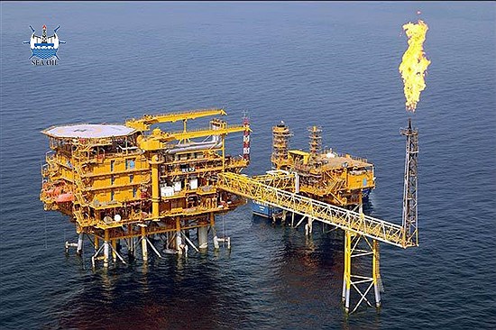 نفت میان مذاکره و میدان