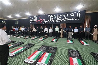 تصویر حضور فرماندار و اعضای شورای اداری در اولین روز از هفته دولت بر مزار شهدا