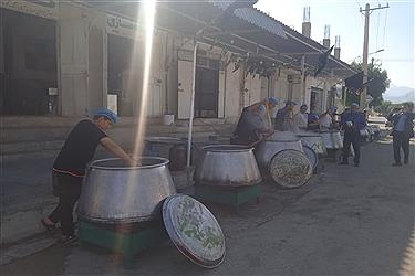 تصویر پخت یک تن و دویست کیلو حلیم نذری در شهر فال